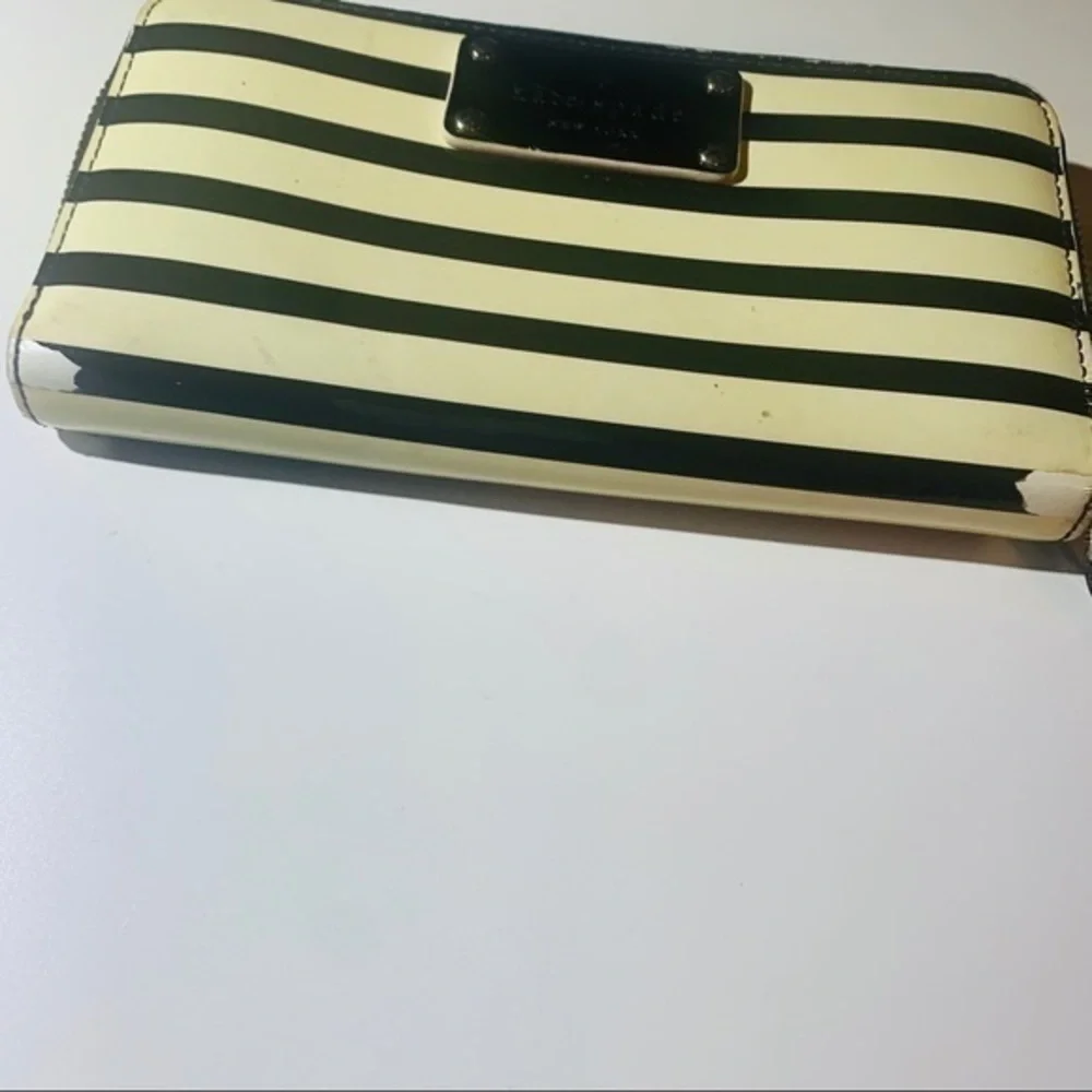 KATE SPADE NEW YORK Patent Striped Wallet